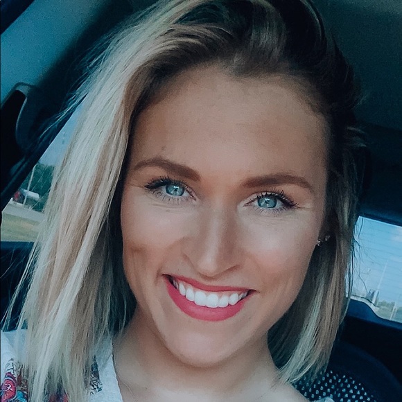 Meet your Posher, Alaynee - Picture 1 of 8